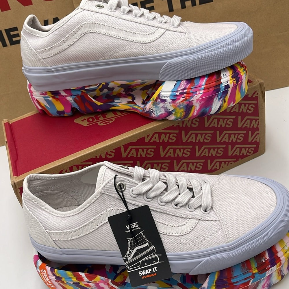 Vans WMNS White Sneakers Colorful Sole Old Skool Tape
Rainbow Swirl Nimbus Cloud - Picture 15 of 17